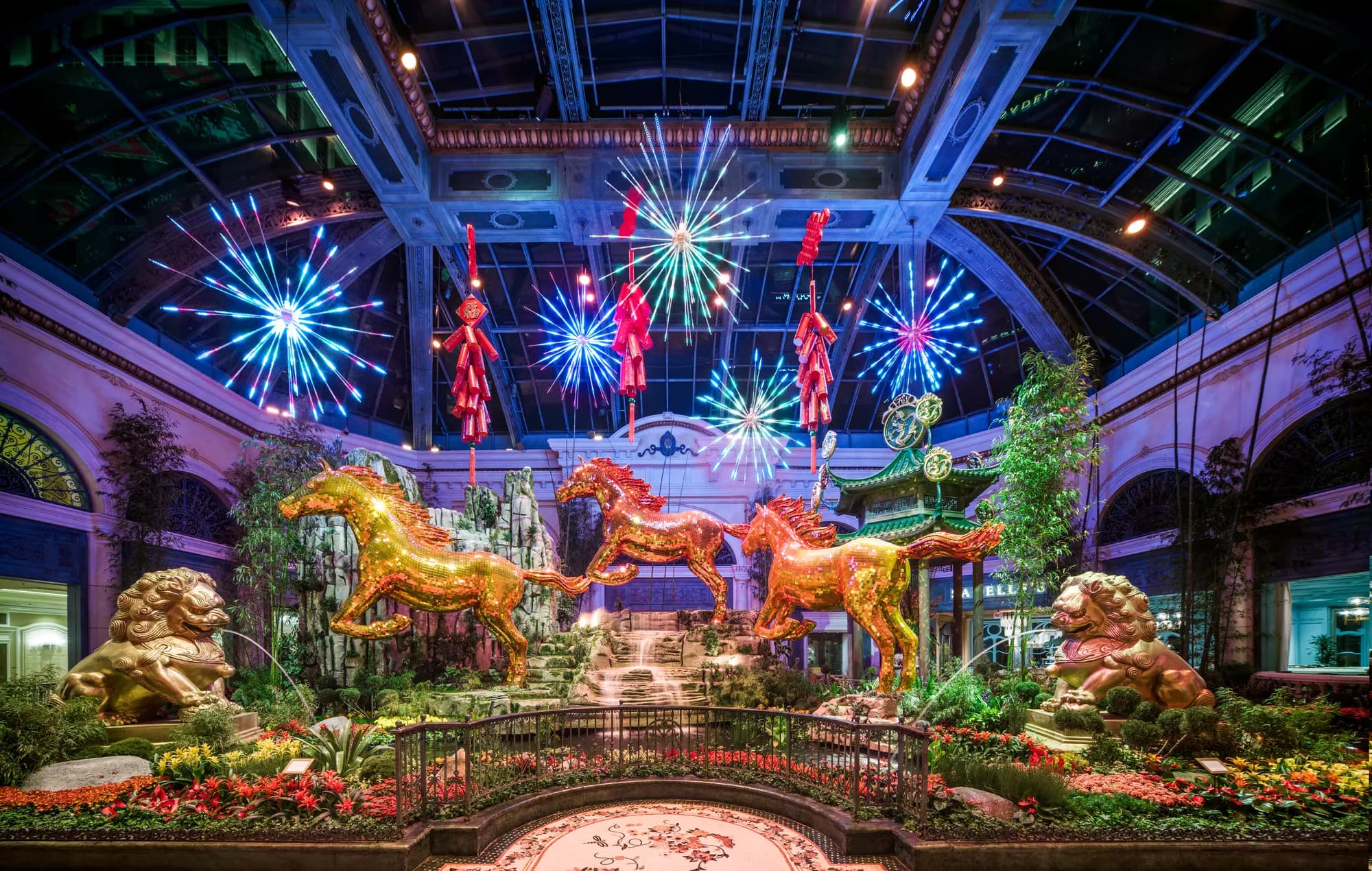 Shopping in Las Vegas — Forum Shops, Grand Canal, outlets